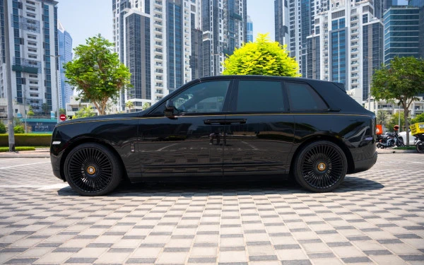 Black Rolls Royce Cullinan, 2020 Photo 2