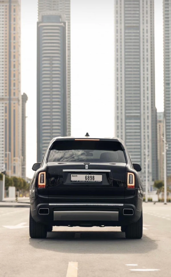 Black Rolls Royce Cullinan, 2021 Photo 2