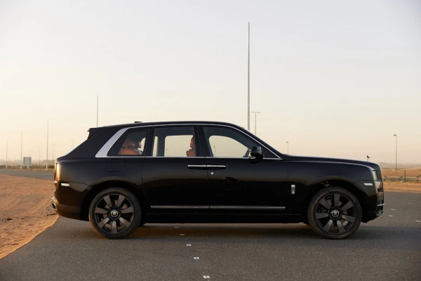 Black Rolls Royce Cullinan, 2023 Photo 2