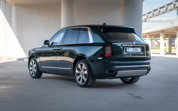 Green Rolls Royce Cullinan, 2021 Photo 2