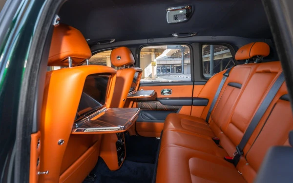 Green Rolls Royce Cullinan, 2021 Photo 7