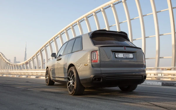 Grey Rolls Royce Cullinan, 2022 Photo 2