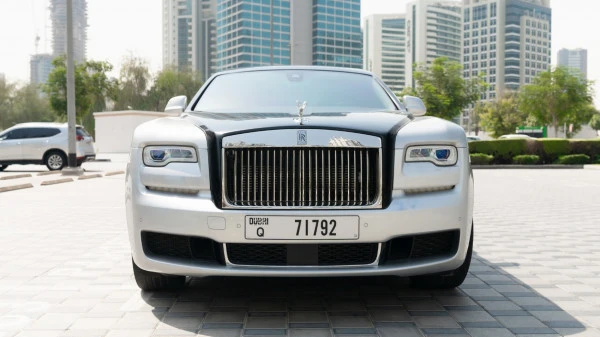 Silver Rolls Royce Ghost, 2020 Photo 1