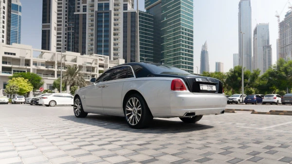 Silver Rolls Royce Ghost, 2020 Photo 2