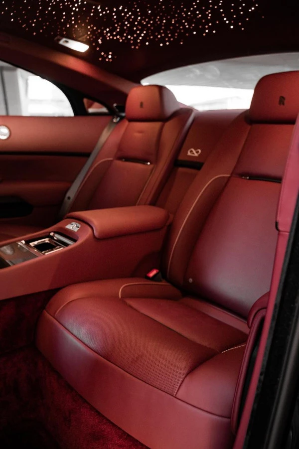 Maroon Rolls Royce Wraith Black Badge, 2019 Photo 1