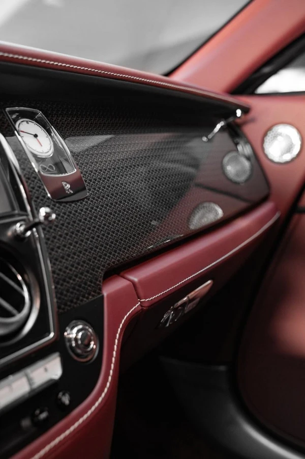 Maroon Rolls Royce Wraith Black Badge, 2019 Photo 3
