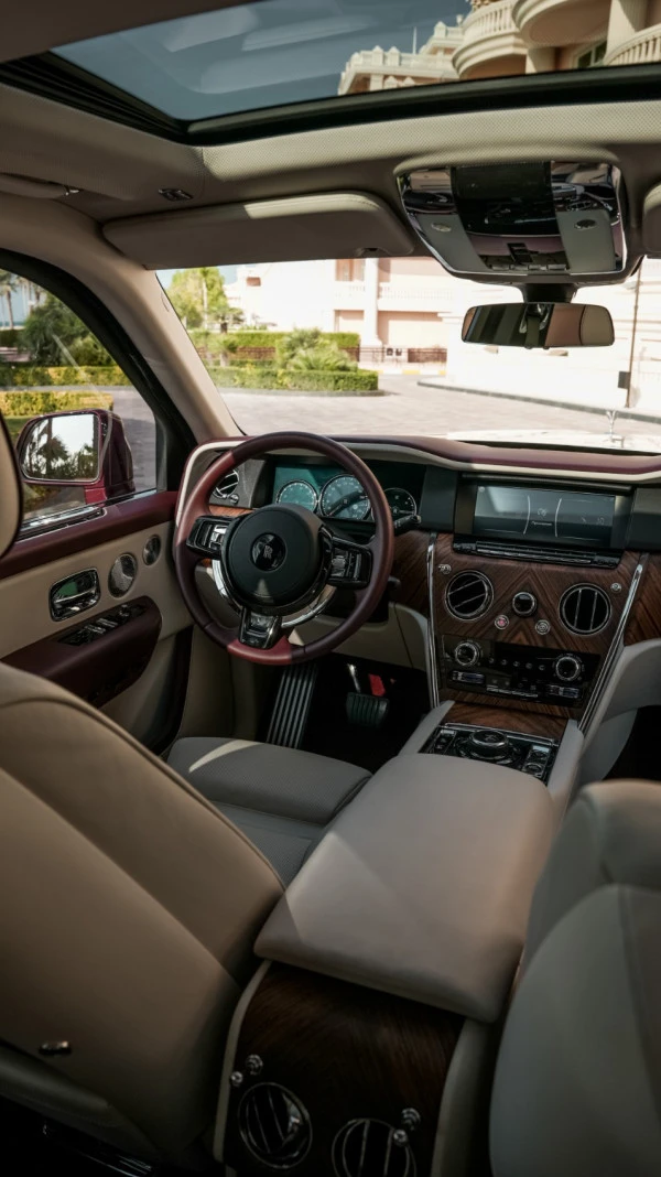 Red Rolls Royce Cullinan Mansory, 2020 Photo 3