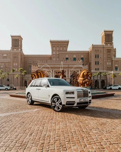 White Rolls Royce Cullinan, 2022 Photo 5